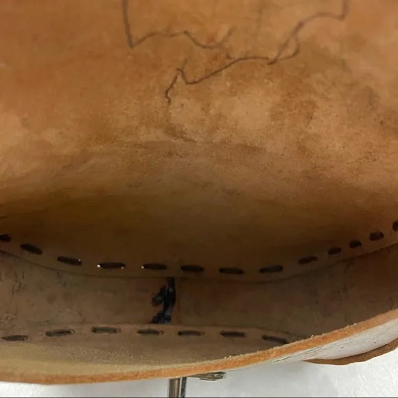 ‼️SOLD‼️Vintage Leather Handmade Crossbody Flower Painted Purse - Picture 4 of 6